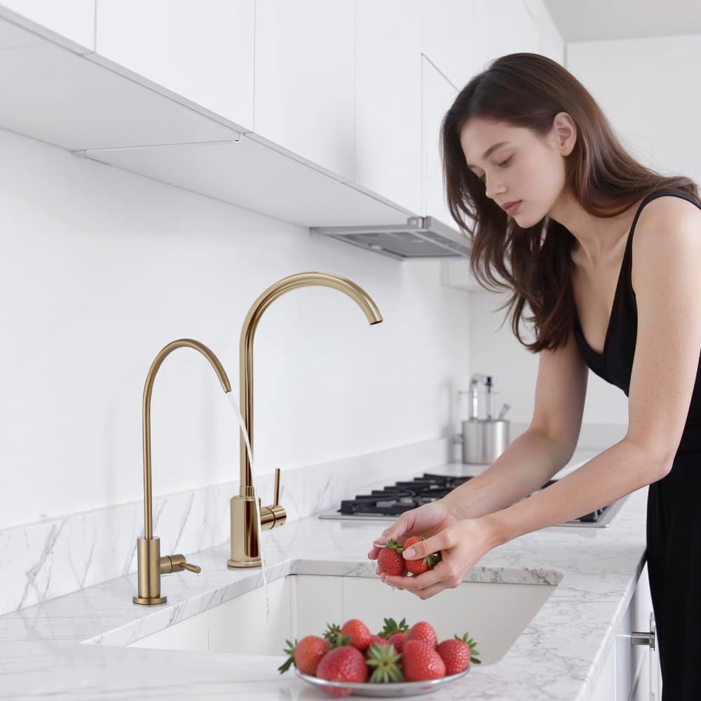 Kran ze stali nierdzewnej, bezołowiowy kran do oczyszczania wody, krany filtrujące wodę z zaworem z litego mosiądzu, odporne na rdzę i trwałe krany do wody RO do kuchni, baru, kawiarni, szczotkowane złoto