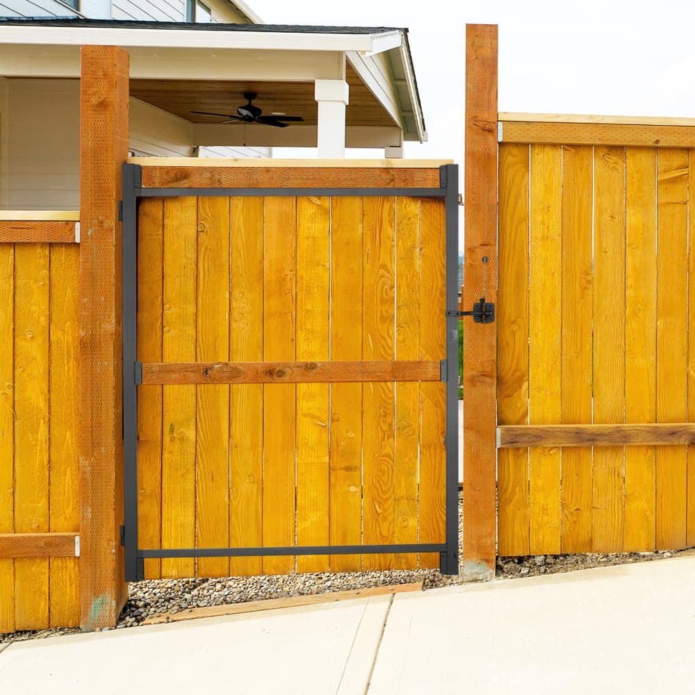 Zestaw do budowy bramy, pasuje do otworów o szerokości od 36 do 60 cali, ogrodzenie o wysokości od 6 do 7 stóp, regulowany zestaw do budowy bramy, kompletna rama bramy z blokadą zatrzaskową i śrubami, do ogrodzenia drewnianego, żelaznego