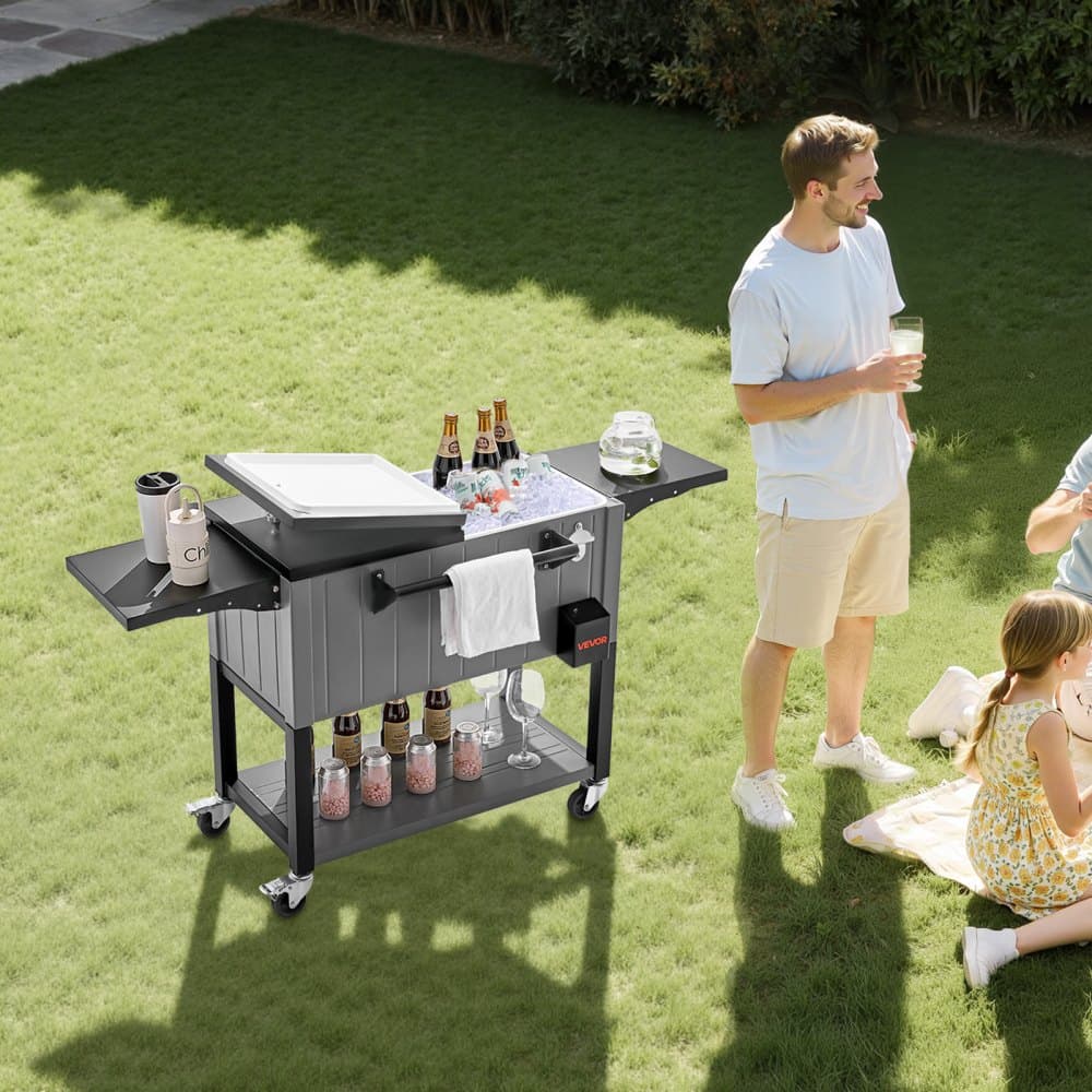 Lodówka turystyczna na kółkach o pojemności 75,7 l, mieści do 50 butelek / 110 puszek, przenośny barek na patio z dolną półką i składanymi półkami bocznymi, basen na napoje z obrotowymi kółkami i otwieraczem do butelek