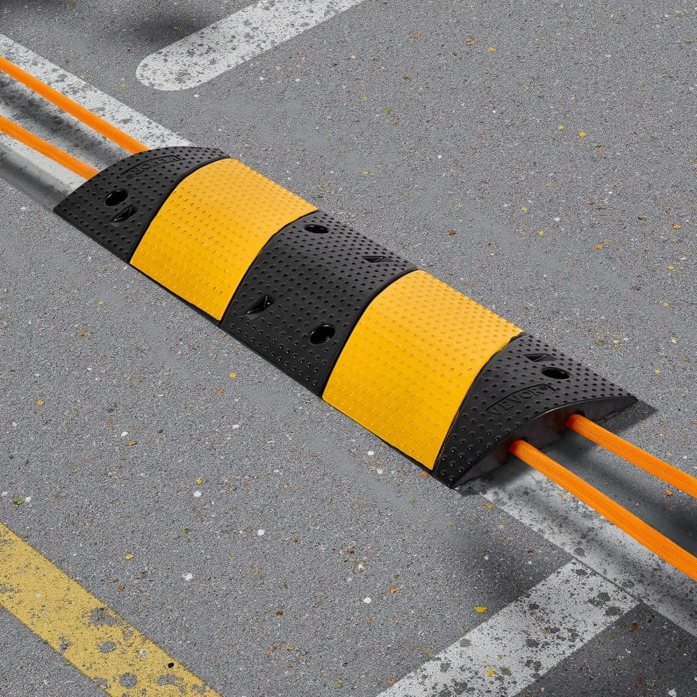 1000 mm gumowy próg zwalniający, 2 sztuki, 2-kanałowy, wytrzymały próg zwalniający, nośność osi 9979 kg, rampa ochronna na kable ze śrubami rozporowymi, do podjazdów i dróg z betonu asfaltowego, żwiru